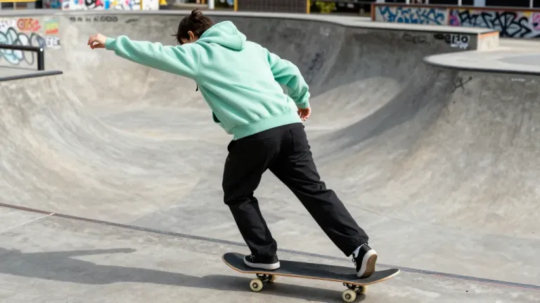 Skateboarder Mint-Hoodie Grind Concrete Bowl - Action - AI generated image