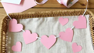 Paper Heart Garland on Tray - Decor - AI generated image